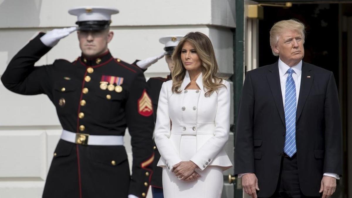 Melania aparece vestida de alta costura en su primera recepción oficial