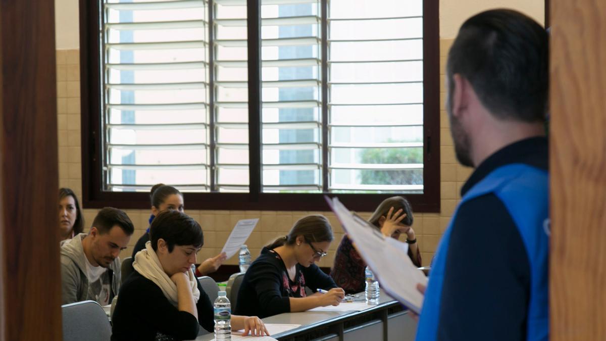 Aspirantes durante una oposición.