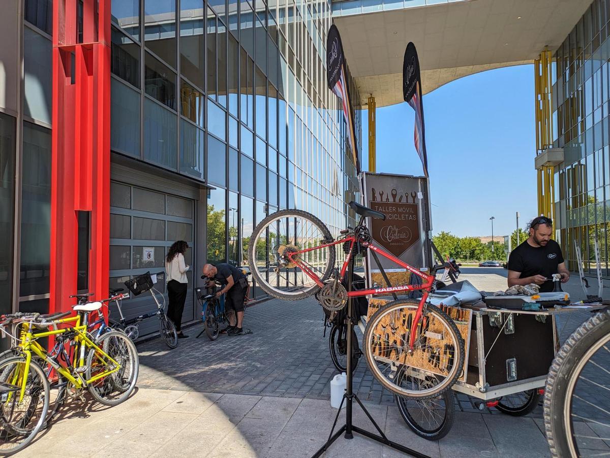 La celebración del Día de la Bici en el centro tecnológico Circe de Zaragoza.