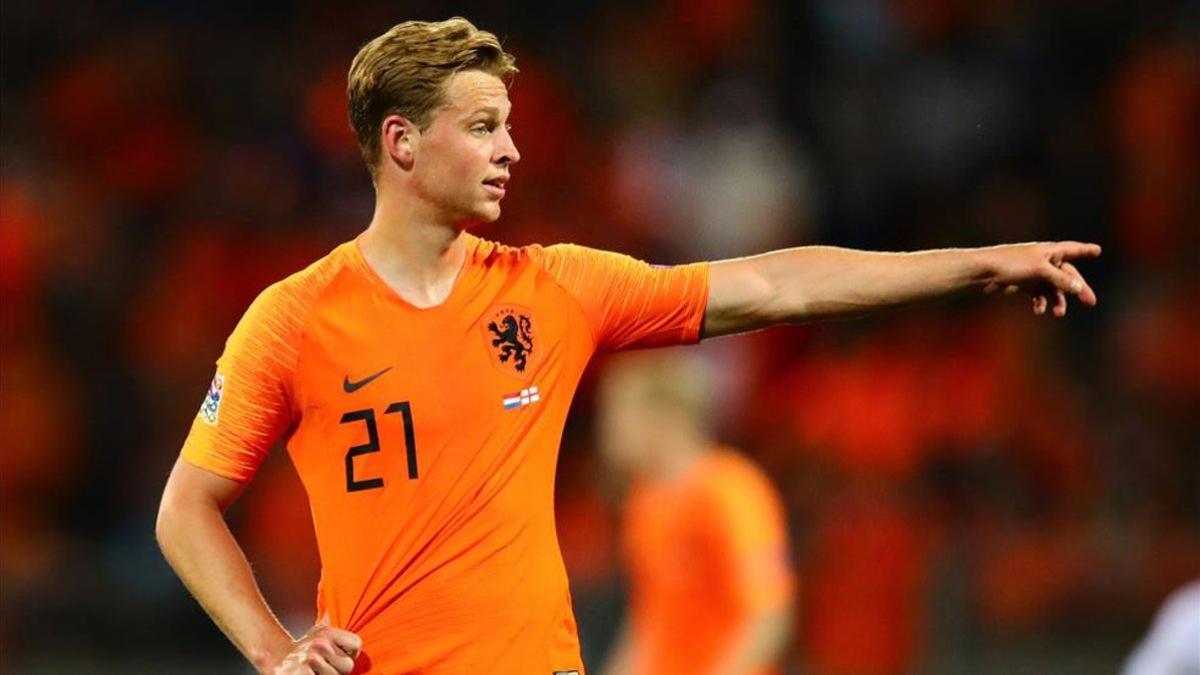 De Jong en la lista de De Boer para el amistoso ante España
