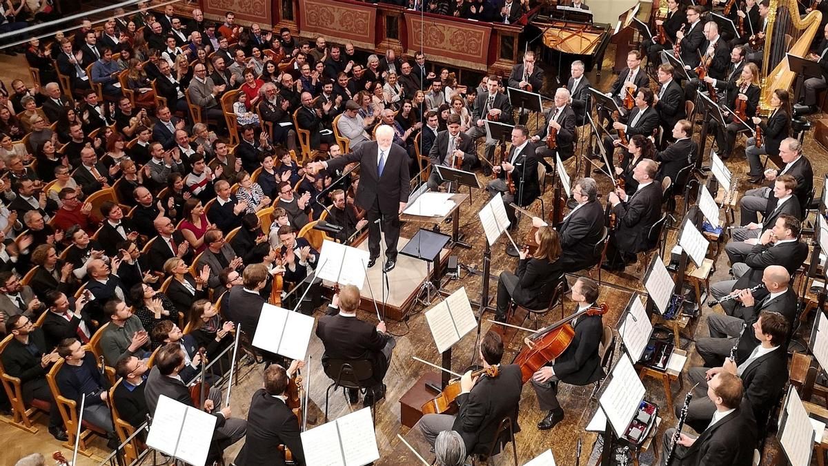 John Williams dirigiendo a la Filarmónica de Viena en 2020.
