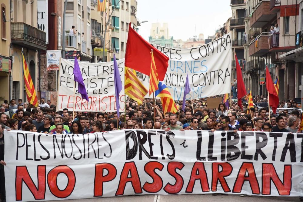 Multitudinària manifestació contra la violència a Manresa