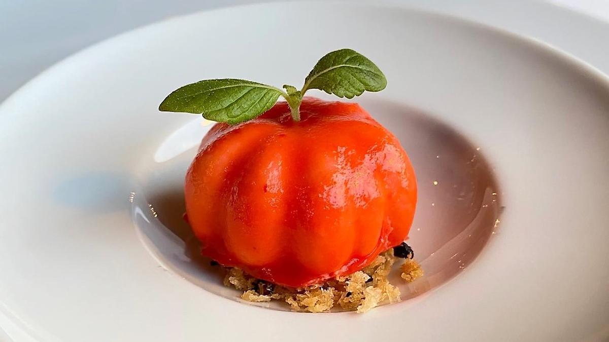 El falso tomate de 'mató' de Montserrat y albahaca de La Vella Farga.