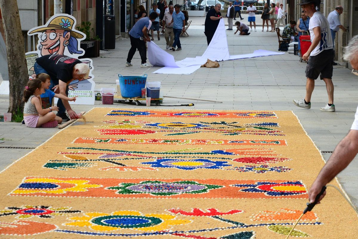 La alfombra infantil del Corpus en la calle Eduardo Vincenti durante la mañana de ayer.