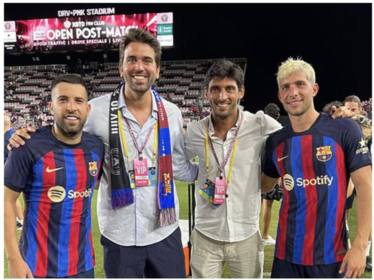 Jordi Alba, Marc Segarra y Álex Isern (ambos de ISL), y Sergi Roberto, en la gira estadounidense del Barça en julio de 2022.