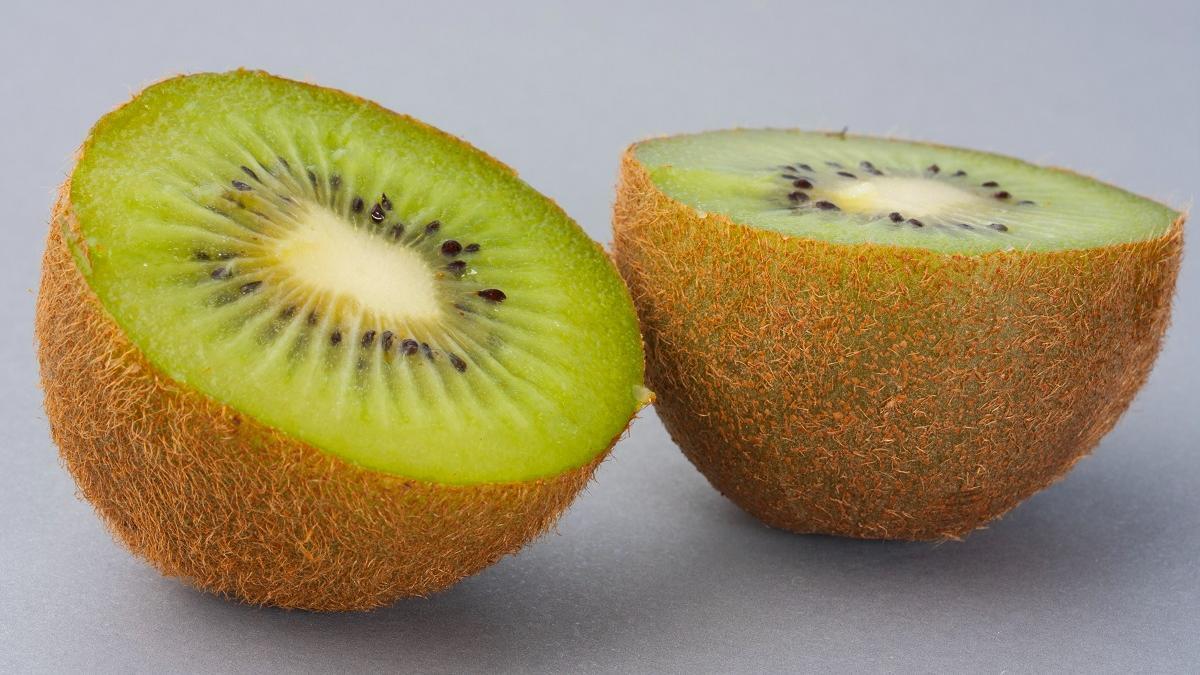 El kiwi conté el doble de vitamina C que la taronja.