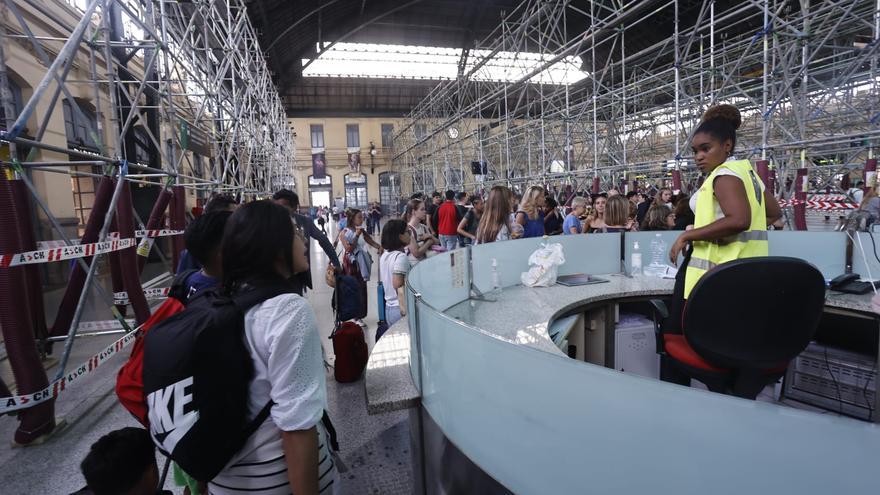 Suspendido todo el servicio de trenes entre Cataluña y la C. Valenciana