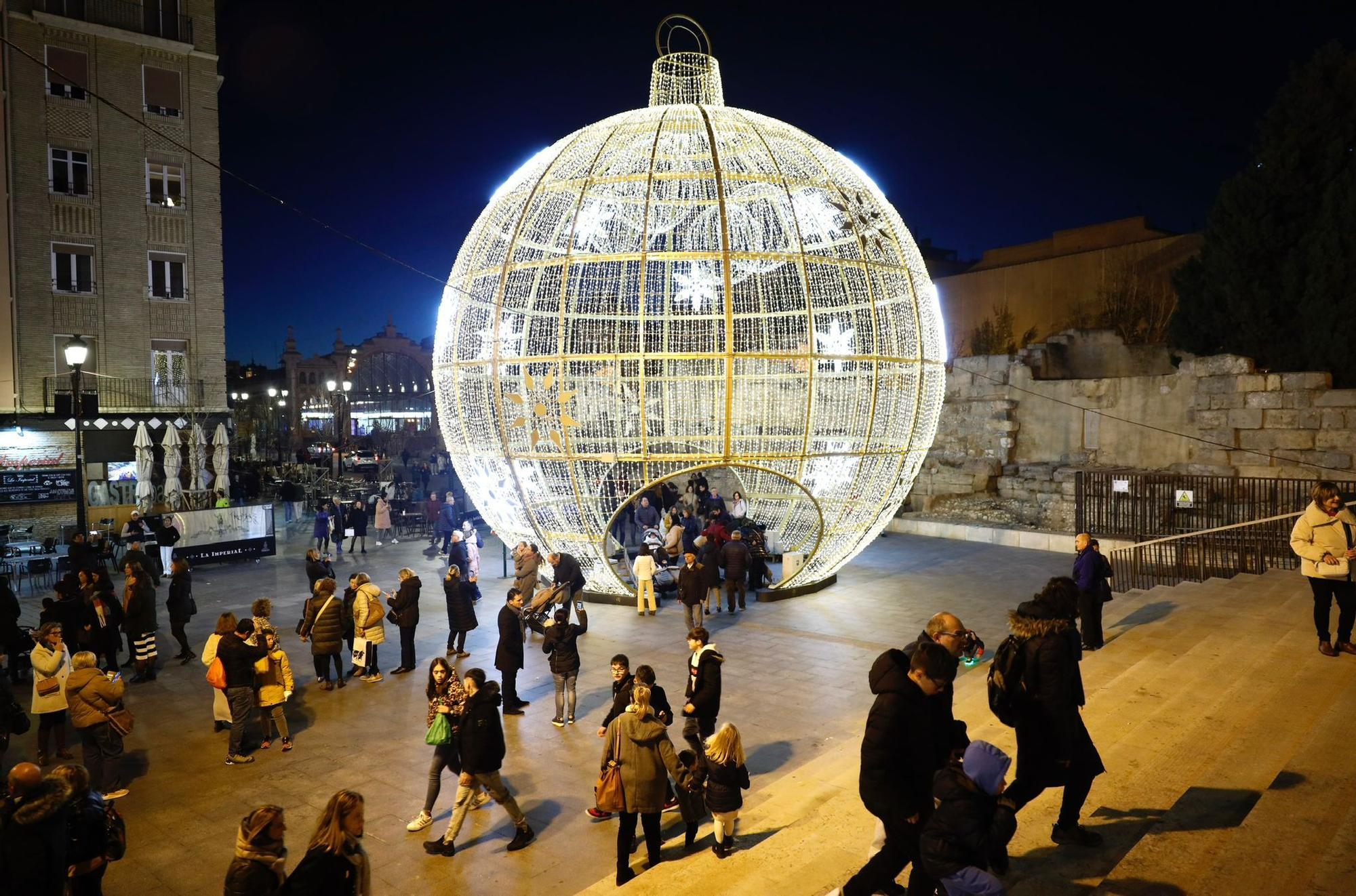 En imágenes | Ambientazo navideño en la Plaza del Pilar de Zaragoza