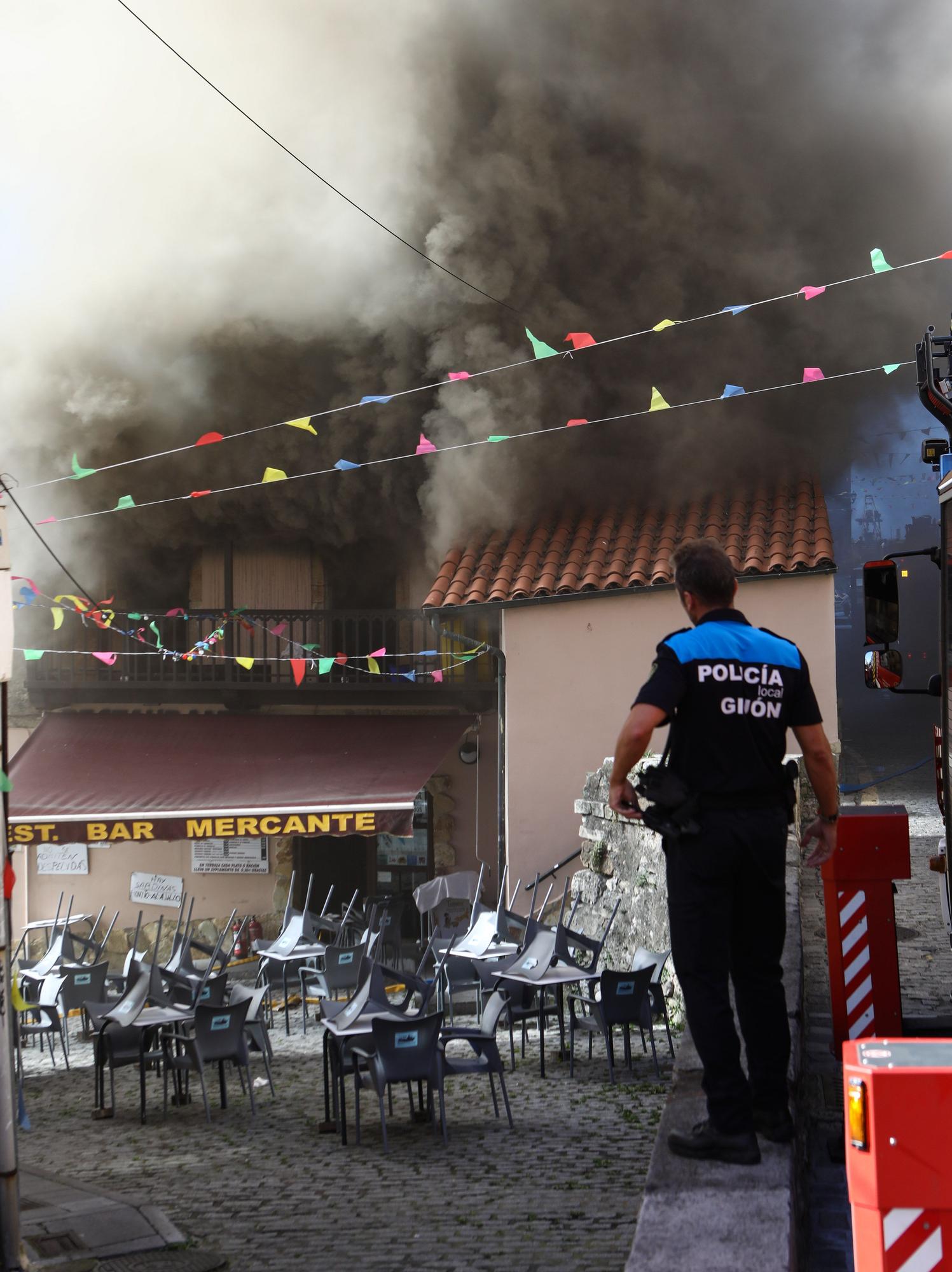 En imágenes: Incendio en el bar Mercante de la cuesta del Cholo