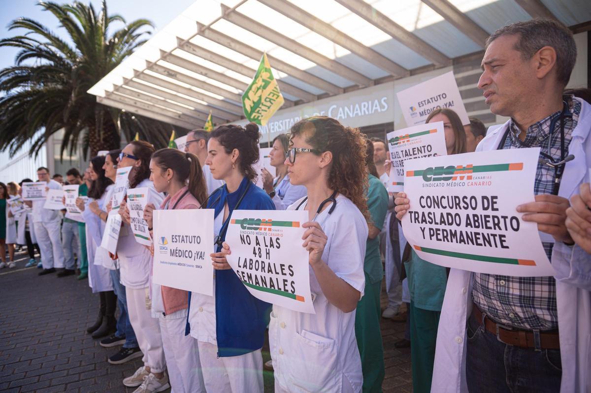 Manifestación por el cambio de condiciones de médicos por parte del Ministerio por fuera del HUC