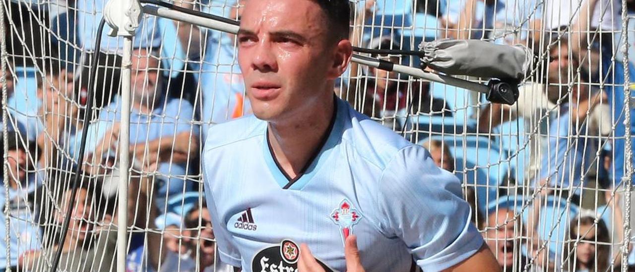 Aspas celebra su primer gol de la temporada. // M.G. Brea