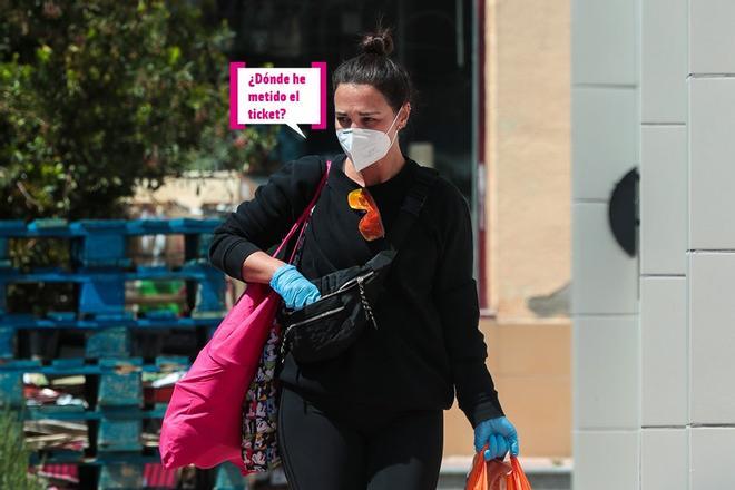 Paula Echevarría con mascarilla y riñonera