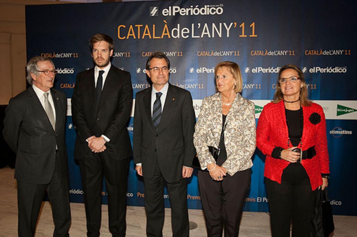 D’esquerra a dreta: Xavier Trias, Antonio Asensio Mosbah, Artur Mas, Nuria de Gispert i Helena Rakosnik, a la gala del Català de l’Any.
