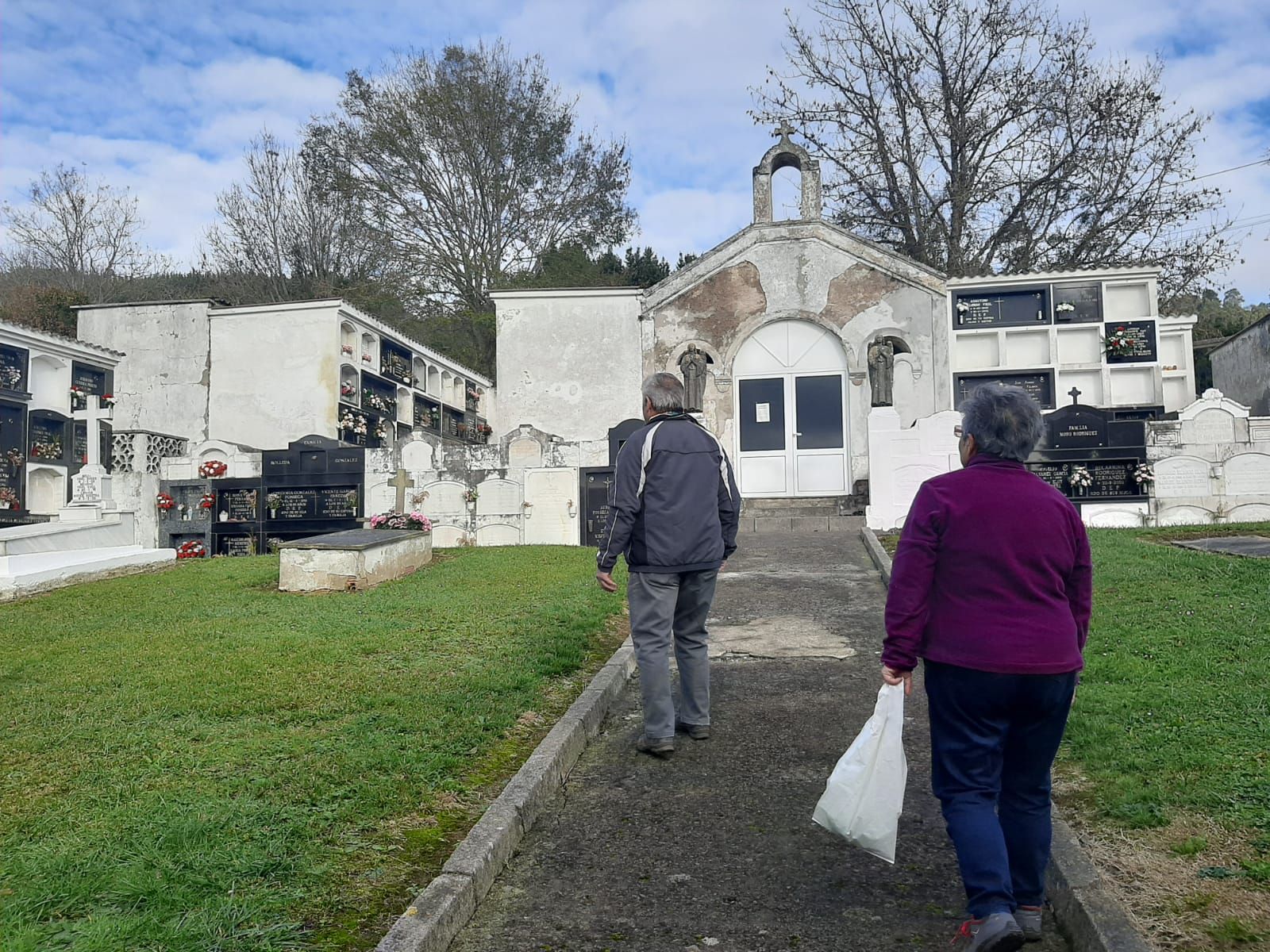 Muñó se une para mejorar el cementerio: así está el camposanto local