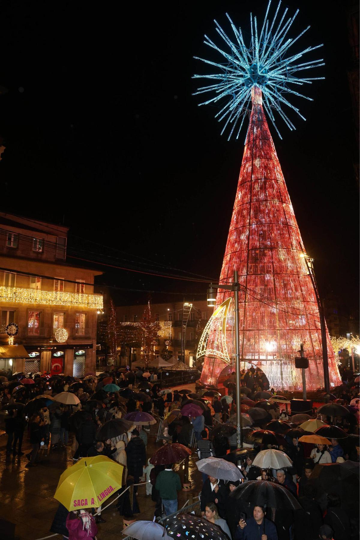 Vigo enciende la Navidad más grande de su historia ante miles de personas