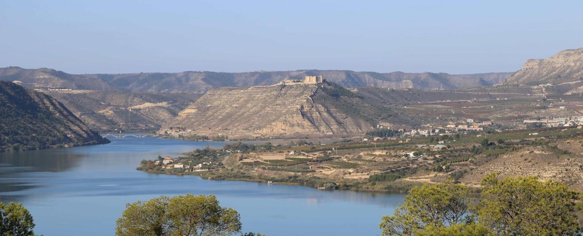 Panorámica de Mequinenza desde la lejanía
