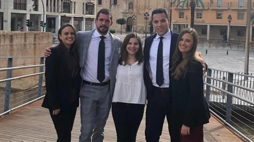 La directiva de la Agrupación de Jóvenes Abogados la forman Neira Fenoll, Aarón Cánovas, Ana Luisa Gómez, Alejandro Marín y Lyán Fenoll.