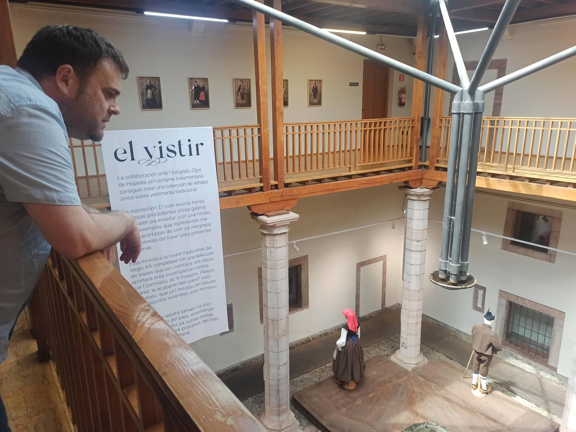 EN IMÁGENES | Así es la exposición "El vistir" sobre el traje tradicional asturiano