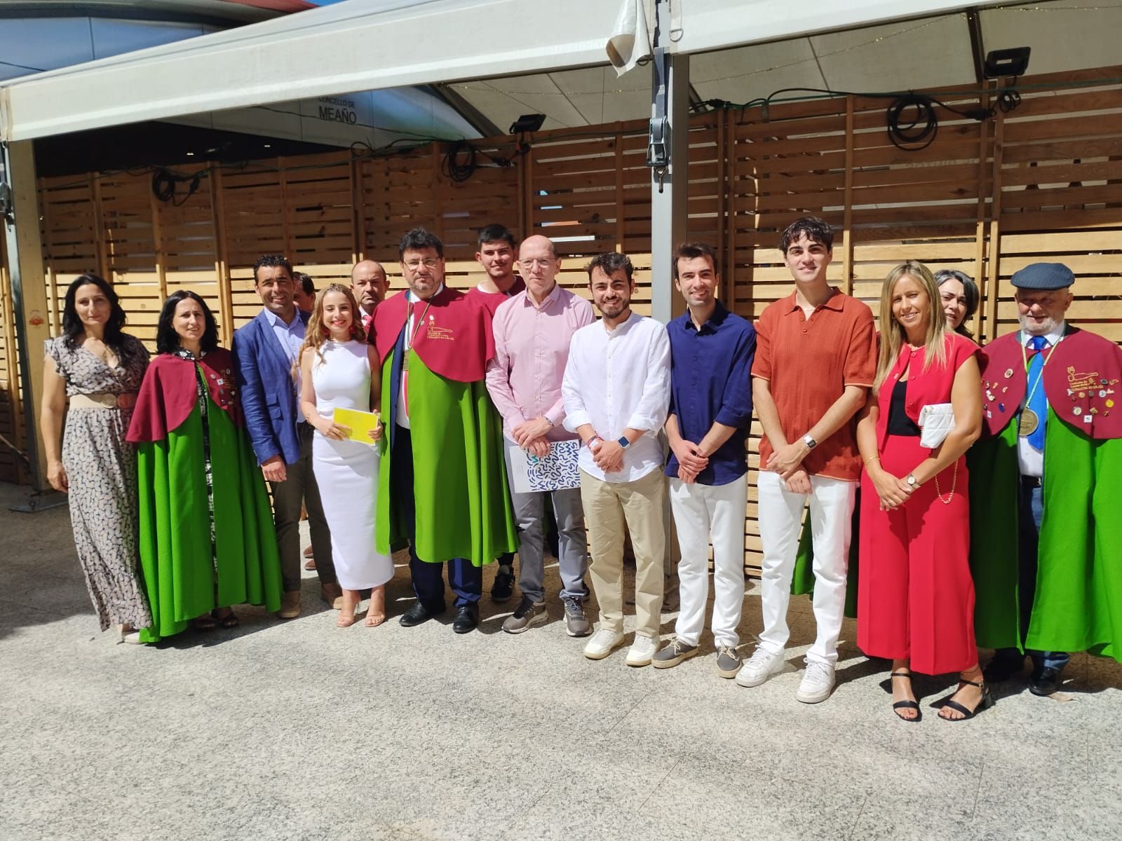 Asistentes a los actos de la Festa do Viño de Meaño.