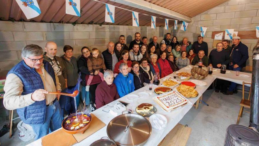 Concurrido magosto en Regufe  | TOÑO SEIJAS