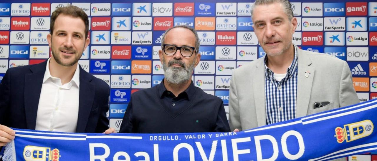 Álvaro Cervera fue presentado este miércoles como nuevo entrenador del Real Oviedo.