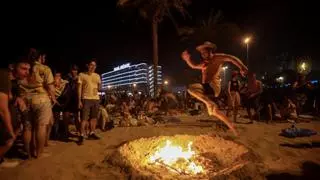 Alicante prohíbe las hogueras en las playas en la noche de San Juan