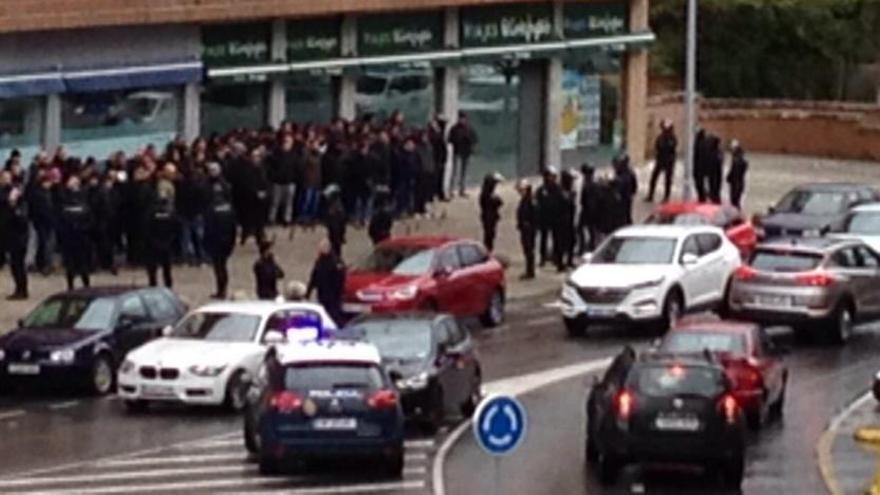 La Policía interviene tras registrarse incidentes en la llegada de aficionados del Rayo a Gijón