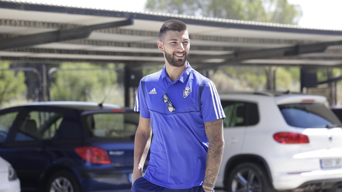 El meta Ratón, antes de comenzar un viaje con el Real Zaragoza.