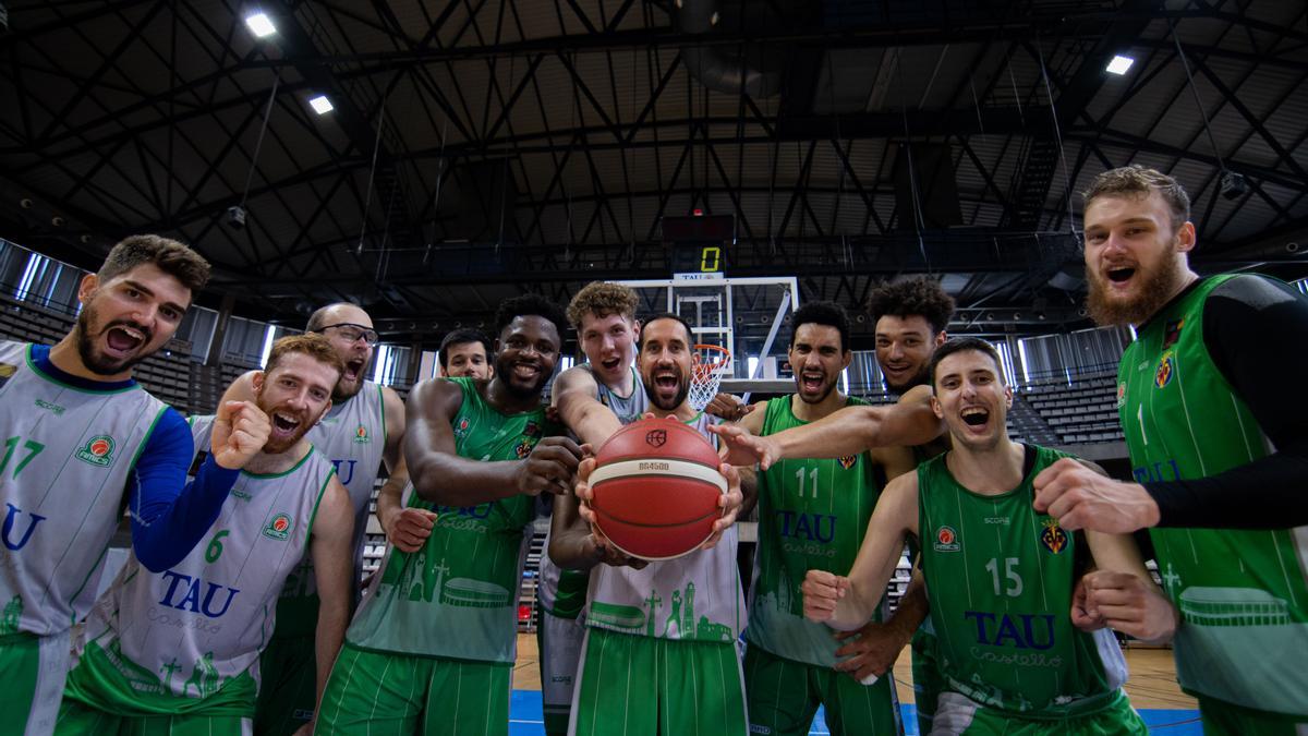 Los jugadores del TAU Castelló afrontan con ilusión la primera eliminatoria del ‘play-off’.