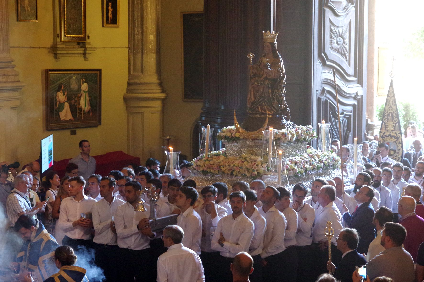 El traslado de la Virgen de la Victoria a la Catedral, en imágenes