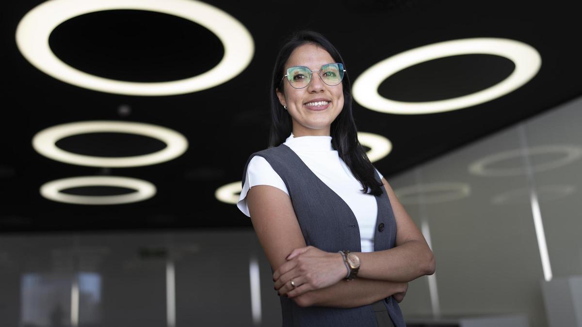 Yarivith González, investigadora experta en reciclado de baterías.