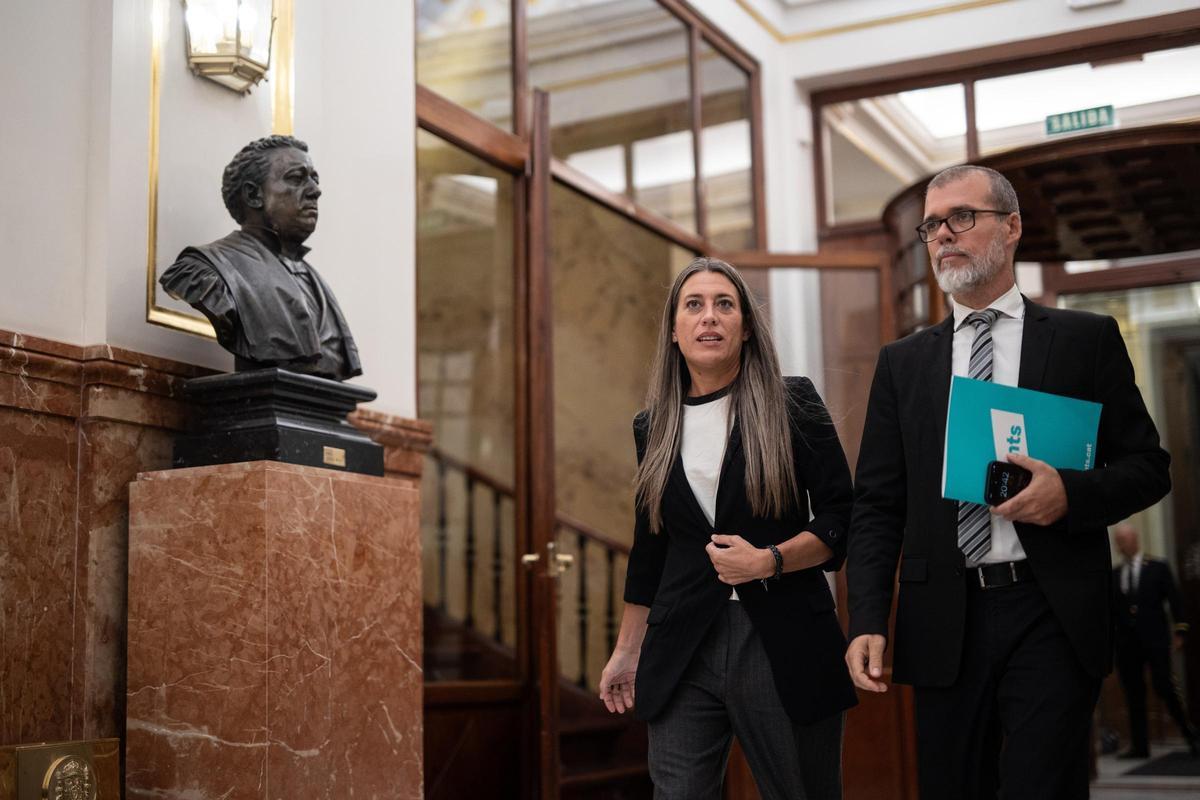 Archivo - La portavoz de Junts en el Congreso de los Diputados, Miriam Nogueras y el diputado de Junts, Josep María Cruset, a su salida de una sesión plenaria, en el Congreso de los Diputados, a 8 de octubre de 2024, en Madrid (España). El Congreso aborda