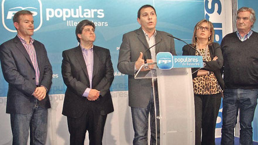 Los representantes del PP, durante la rueda de prensa celebrada ayer.