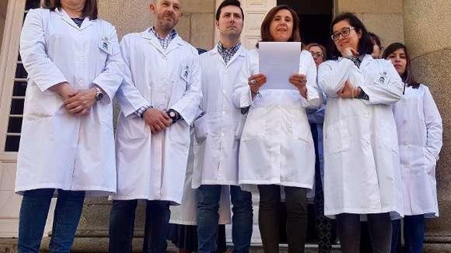 Los trabajadores del Arquivo Histórico, durante su protesta. // R.V.