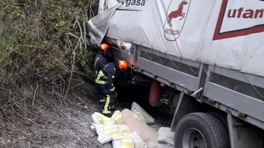 La pericia de un camionero evita un grave accidente en la autopista del Huerna