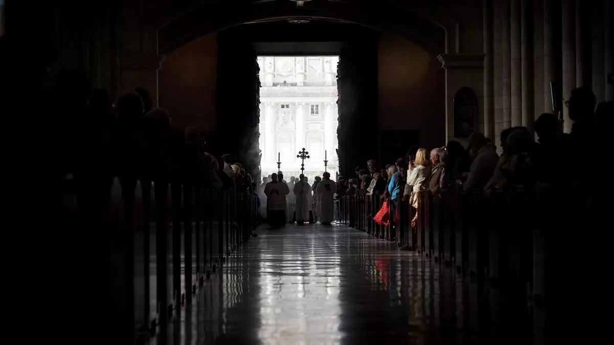 Madrid despide al Papa desde La Almudena: "La muerte nunca es el final"