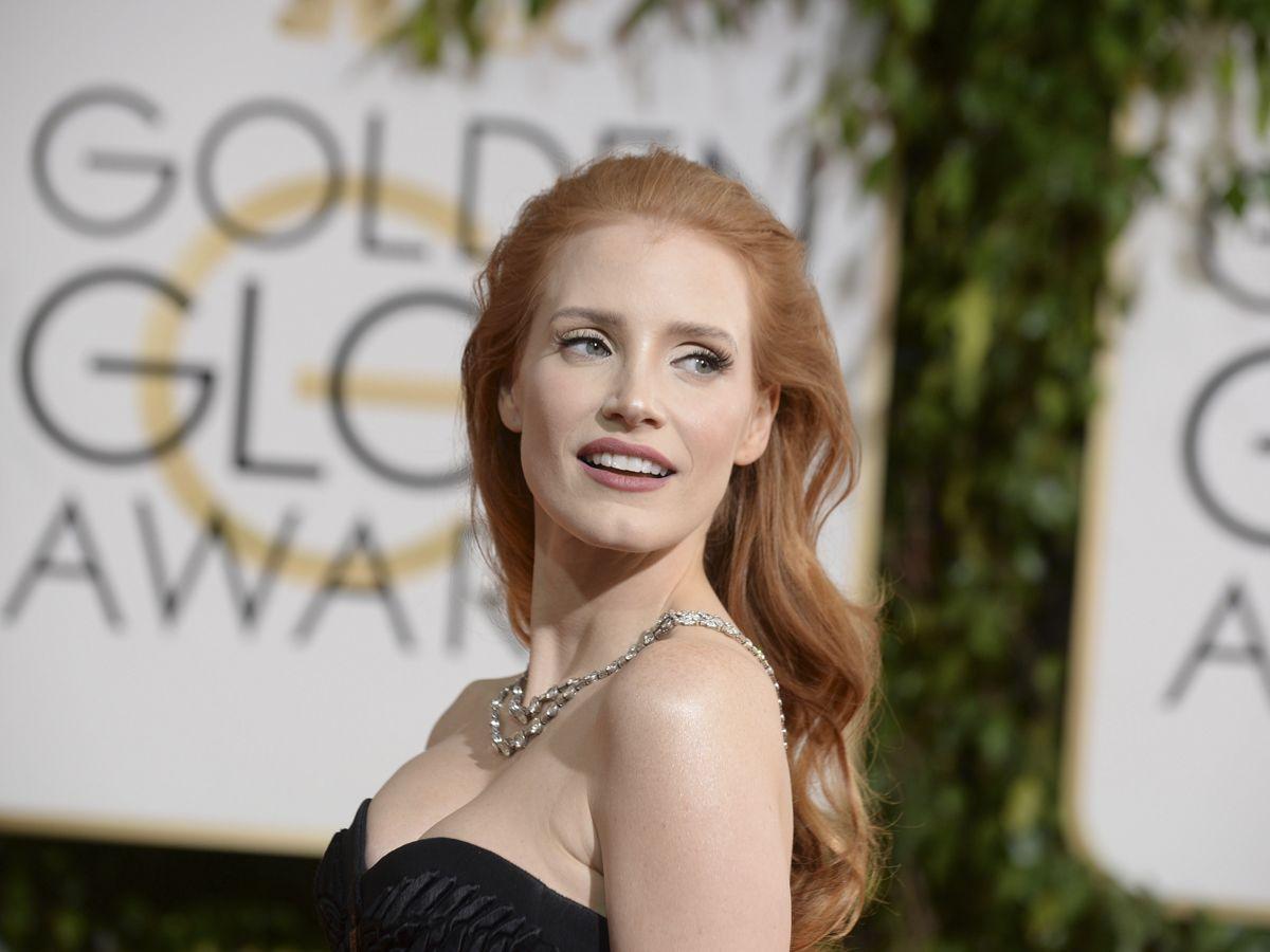 10 peinados de Jessica Chastain y un cambio de look: peinado con ligero efecto wet