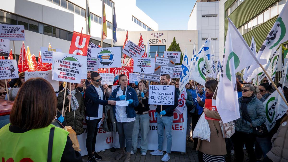 Concentración de los TCAE, este jueves, en Mérida.