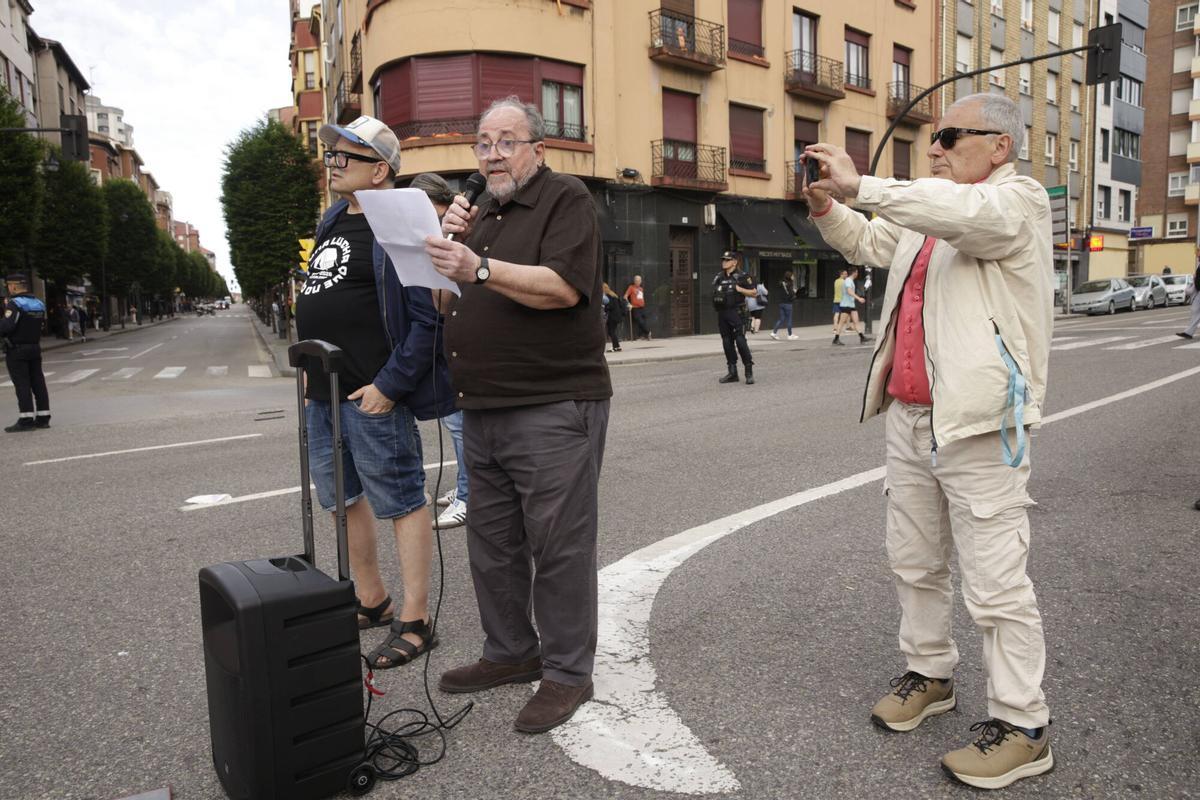 En imágenes: La Calzada vuelve a la carga por los accesos a El Musel