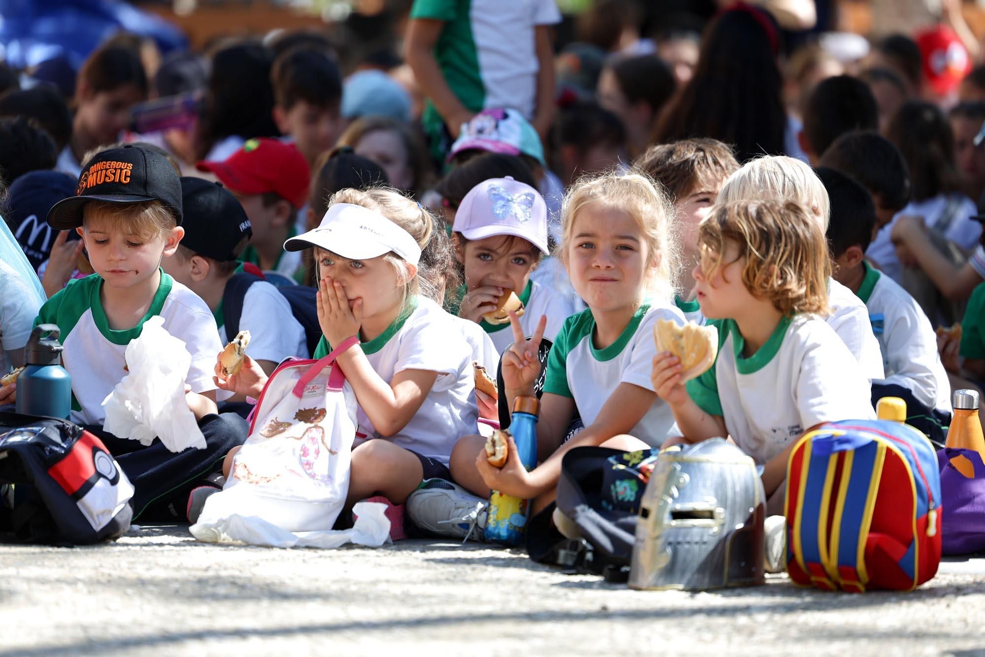 Los escolares de Ibiza visitan la feria Eivissa Medieval