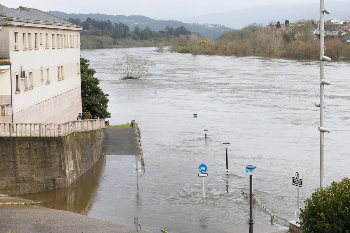 Leonardo borra las orillas del Miño