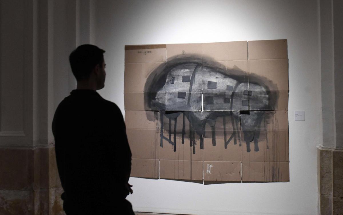 Además de las esculturas, Mascaró expone otro tipo de piezas.