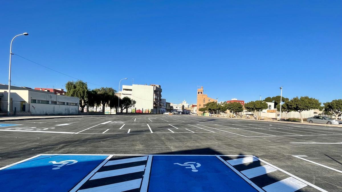 Vista del nuevo aparcamiento de Alfara del Patriarca