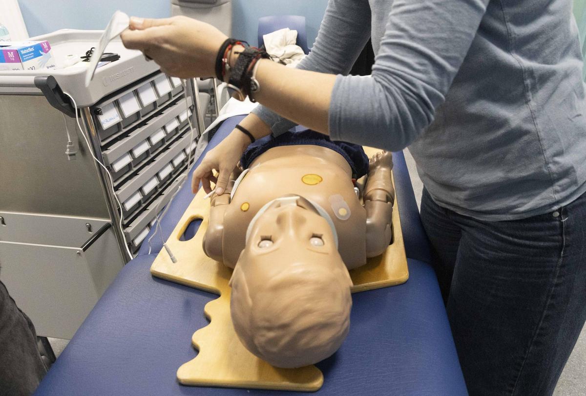 Simuladores inteligentes revolucionan la formación de los futuros médicos