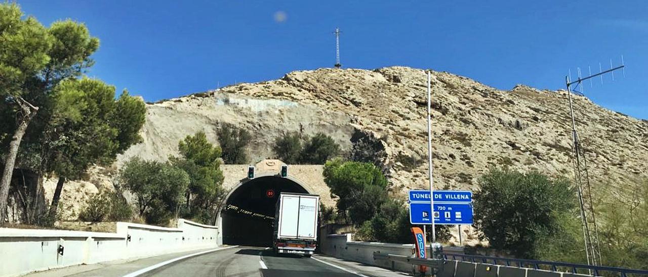 El túnel de Villena en dirección Alicante-Madrid se encuentra situado en el punto kilométrico 184 y es el único de todo el trazado de la A-31. | ÁXEL ÁLVAREZ