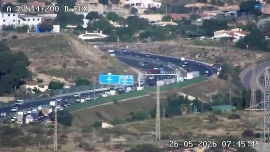 Un accidente provoca tres kilómetros de retenciones en la A-7 a la altura de Librilla