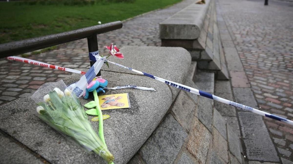 Tributo floral a las víctimas, en Londres.