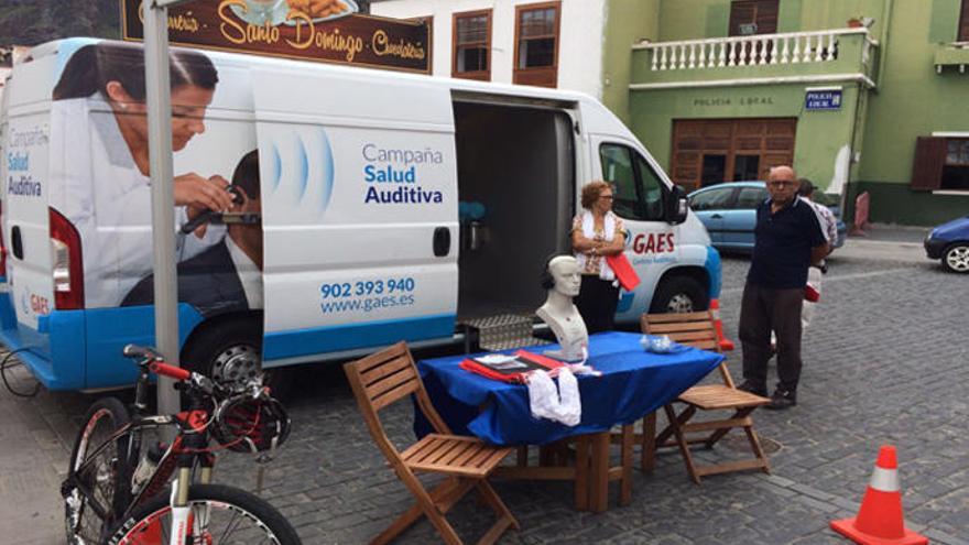 El &#039;audiobus&#039; de GAES sigue su ruta por Lanzarote y Fuerteventura con revisiones auditivas gratuitas