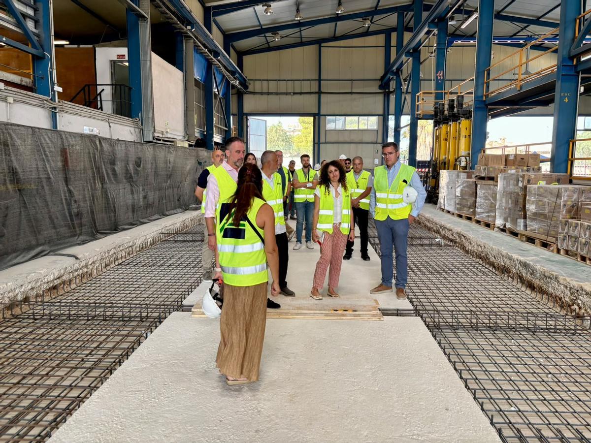 Los responsables políticos del ferrocarril de Mallorca han visitado el proyecto de modernización.