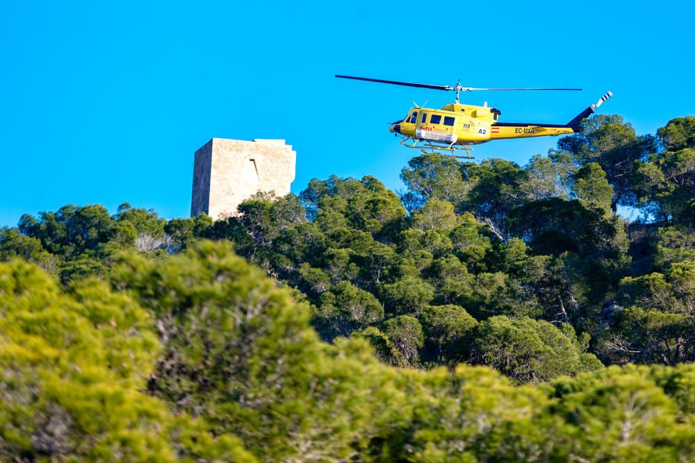 Declarado un incendio junto a la torre del Aguiló en la Cala de La Vila